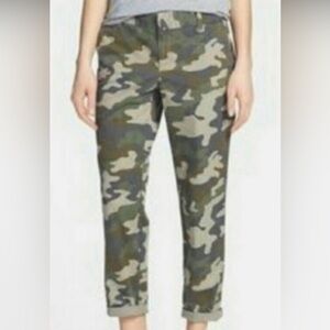 New w/ Tag 
Caslon Camo cropped chino pants.
98% cotton 
3% spandex 
Size 14